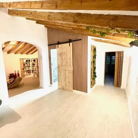Paraje Natural, 6 Habitaciones, Piscina, 1800m2, Cesped Holiday home *