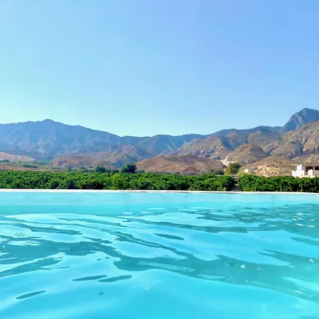 Paraje Natural, 6 Habitaciones, Piscina, 1800m2, Cesped