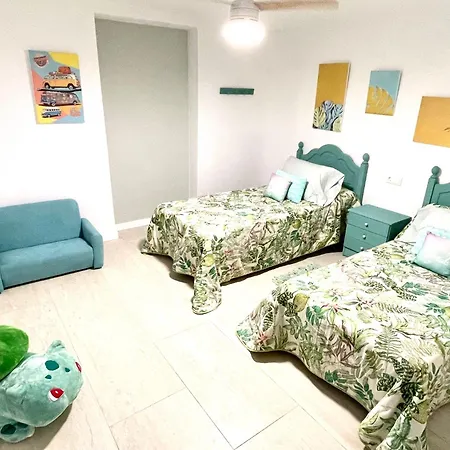 Paraje Natural, 6 Habitaciones, Piscina, 1800m2, Cesped Holiday home *