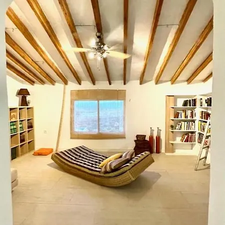 Paraje Natural, 6 Habitaciones, Piscina, 1800m2, Cesped Holiday home *