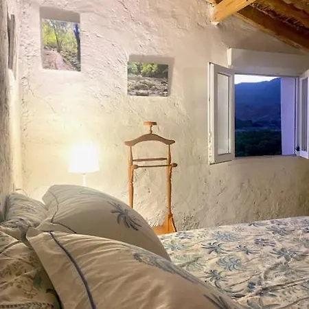 Paraje Natural, 6 Habitaciones, Piscina, 1800m2, Cesped Holiday home *